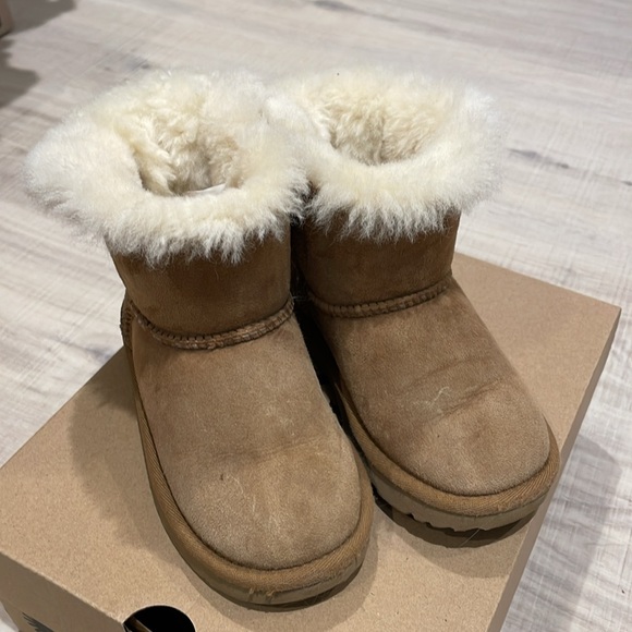 UGG Mini Bailey Bow II toddler size 10 Chestnut - Picture 2 of 9